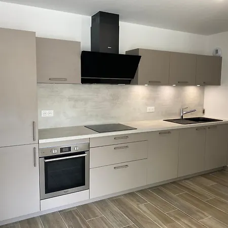 公寓 Two-bedroom Apartment, Sea Proximity *