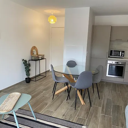 Two-bedroom Apartment, Sea Proximity 公寓
