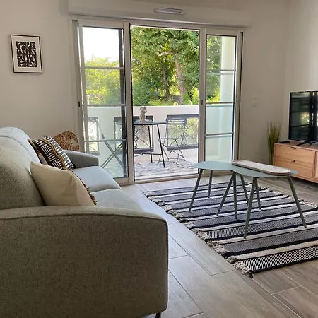 Two-bedroom Apartment, Sea Proximity *