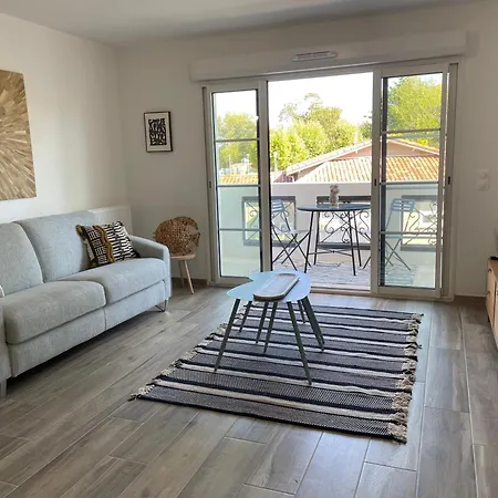 Apartment Two-bedroom Apartment, Sea Proximity *