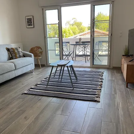 Two-bedroom Apartment, Sea Proximity * 兰顿