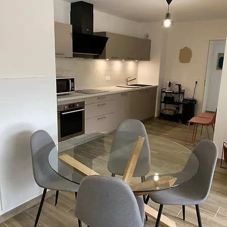 Two-bedroom Apartment, Sea Proximity Lanton